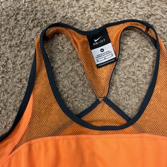 Womens size medium Nike tank top - Picture 3 of 4